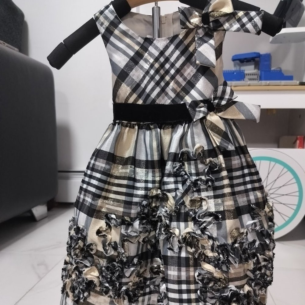 Selling a Metallic Gold Bonnie Baby Dress Semi New